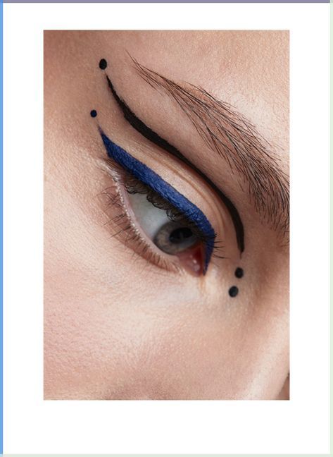 Blue Eyes Blue Eyeshadow, Metallic Eyeliner Looks, Disco Eyeliner, Eyeliner Two Colors, Pirate Eyeliner, Loki Makeup Looks, Otherworldly Makeup, Cool Eyeliner Designs, Black White Eyeliner