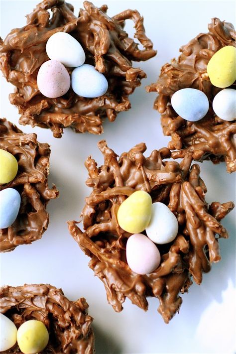 Bird Nests!  3/4 C chocolate chips, 3/4 C butterscotch chips, 1 C peanut butter, 3/4 chow mein noodles.  Form in muffin cups!  -my mom would make these for us every year Chow Mein Noodles, Bird Nests, Easter Goodies, Butterscotch Chips, Birds Nest, Think Food, Easter Time, Easter Brunch, Hoppy Easter