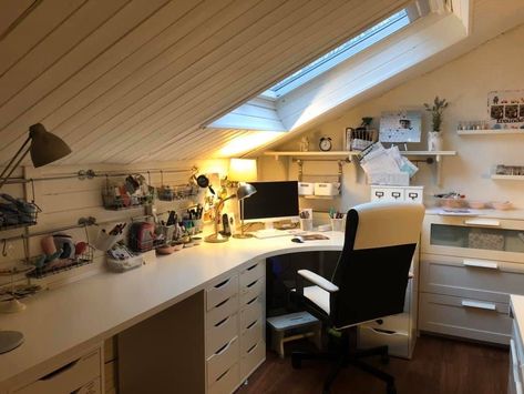 Loft Office Ideas, Small Loft Bedroom, Loft Conversion Bedroom, Tiny Loft, Attic Office, Loft Style Bedroom, Design Studio Workspace, Loft Office, House Interior Design Styles