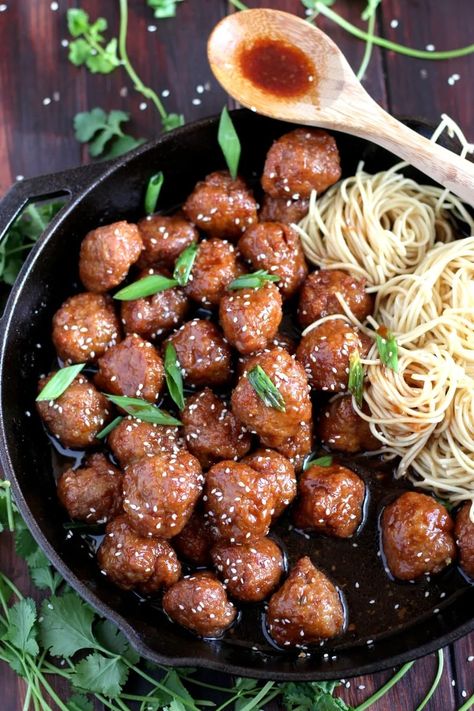 Sesame Soy Ginger Meatballs + Noodles. Easy to make meatball recipe, baked in a soy ginger sauce. thewoodenskillet.com Hamburger Meatballs, Meatballs Noodles, Ginger Meatballs, Soy Ginger Sauce, Recipe For A Crowd, Soy Ginger, Ginger Pork, Meatball Sauce, Appetizer Meatballs