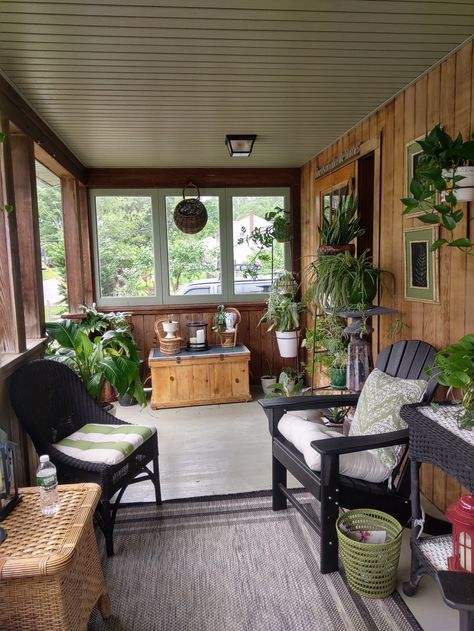 Front Sunroom, Eclectic Porch, Enclosed Porch Ideas, Parisian Chic Bedroom, Small Back Porches, Closed In Porch, Yard Drain, Screened In Porch Diy, Porch Diy