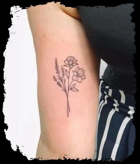 Daffodil Bouquet Tattoo, Tattoo On Ribs, Daffodil Bouquet, Daffodil Tattoo, Rib Tattoos For Women, Bouquet Tattoo, Tat Ideas, Rib Tattoo, Piercing Tattoo