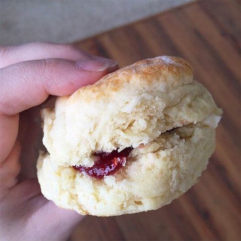 The BEST Homemade Biscuits (My dad's famous recipe!) 7up Biscuits, Best Biscuits, Buns In My Oven, Homemade Bisquick, Fluffy Biscuits, Biscuits Easy, Homemade Biscuits, 9x13 Baking Dish, Baking Mix