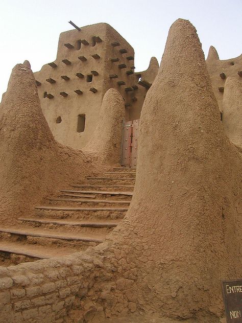 Timbuktu, MALI (by JSTOR, via Flickr) Timbuktu Mali, University Of Cape Town, African Architecture, Landlocked Country, Africa Do Sul, Vernacular Architecture, Interesting Buildings, Natural Building, Amazing Buildings