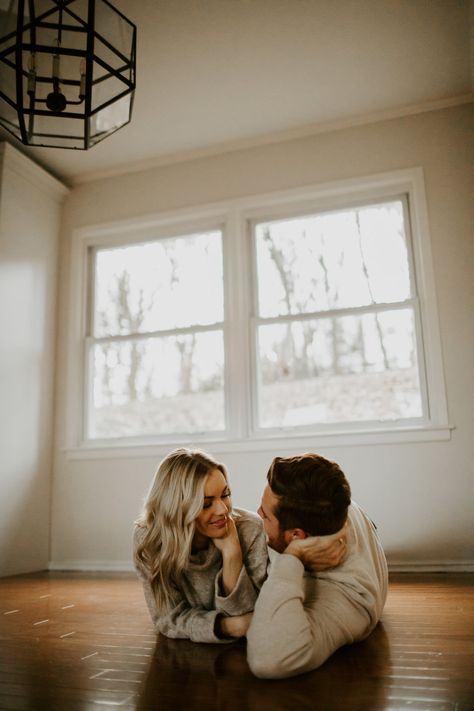 Move In Photoshoot, New House Pictures Couple, New Home Photoshoot, Photoshoot Ideas For Couples, Aesthetic Design Ideas, First Home Pictures, Home Photoshoot Ideas, Indoor Engagement Photos, Buying First Home