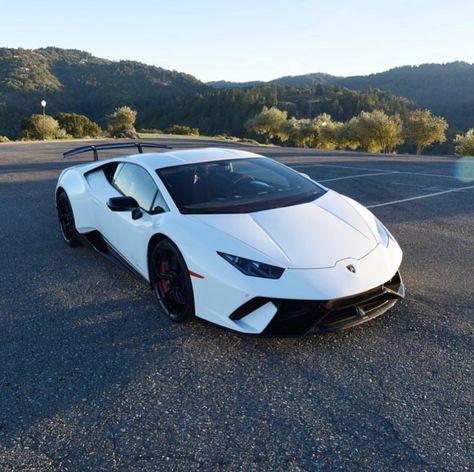 Lamborghini Huracan Performante painted in Bianco Monocerus w/ Tricolore stripes along the doors Photo taken by: @stormtrooperhuracan on Instagram Owned by: @stormtrooperhuracan on Instagram Ferrari 458 Interior, Ferrari 458 Red, Ferrari 458 Italia Spider, Sporty Cars, Boss Lifestyle, Ferrari F80, Lamborghini Huracan Performante, Sports Cars Ferrari, Huracan Performante