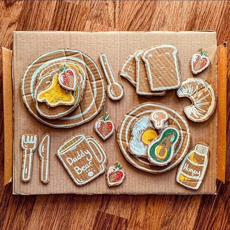 Cardboard Food, Cardboard Kitchen, T Craft, Cardboard Crafts Diy, Cardboard Toys, Cardboard Box Crafts, Instagram Breakfast, Fun Arts And Crafts, Boys Love