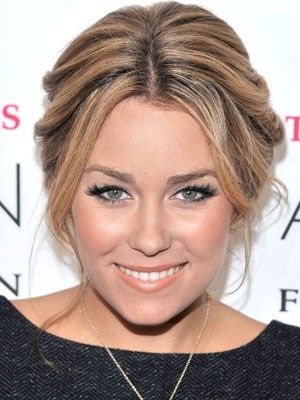 Center part, low bun up do. Poss hair idea Center Part Low Bun, Lauren Conrad Hairstyles, Middle Part Updo, Updos Bridal, Center Part Hairstyles, Lauren Conrad Hair, Hairstyle Prom, Wedding Hairs, Low Buns