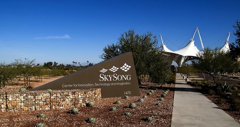 A single blade illuminated ground sign with Gabion basket planter beds. Hotel Signage, Gabion Baskets, Innovation Center, Monument Signs, Wayfinding Signs, Planter Beds, Entry Signs, Environmental Graphic Design, Oak Hill