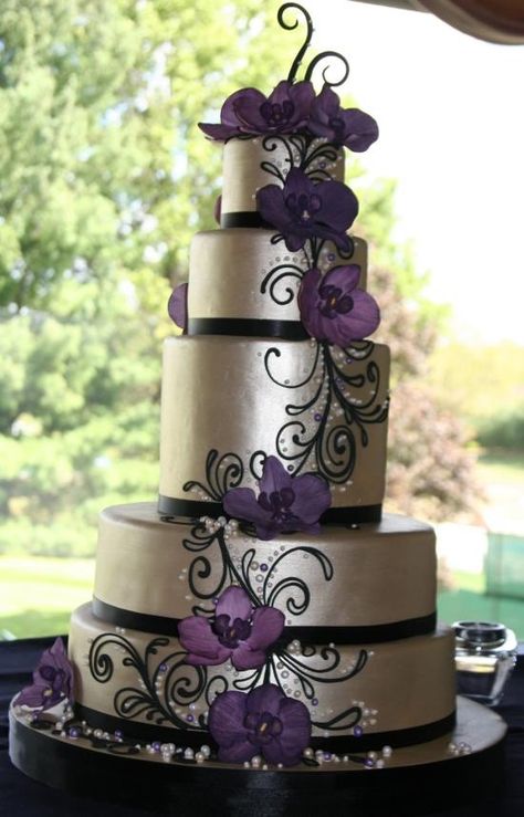 Purple is the color of royalty and your regal and purple theme wedding won’t be complete without a purple wedding cake. Description from earthnowexpo.com. I searched for this on bing.com/images Rodjendanske Torte, Purple And Silver Wedding, Fondant Wedding Cakes, Desi Wedding, Fancy Cakes, Pretty Cakes, Creative Cakes, Cake Inspiration, Purple Wedding