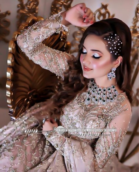 Gown Hairstyle Evening, Party Hair Inspiration, Pakistani Makeup Looks, Pakistani Wedding Hairstyles, Bakra Eid, Hairstyles Design, Bridal Makeup Images, Bride Photography Poses, Bridal Hair Buns