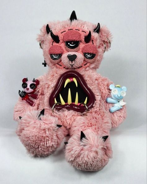 Strange Stuffed Animals, Stuffed Animal Gore, Anti Bear Clay, Clay Faced Plush, Clayface Plushies, Custom Plushies, Creepy Stuffed Animals, Clay Bear, Creepy Toys