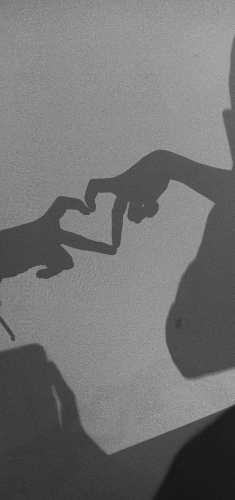 Hands Making A Heart Aesthetic, Couple Finger Heart Pose, People Making Heart With Hands, Heart With Fingers Aesthetic, Heart With Hands Aesthetic, People Holding Hands Aesthetic, Love Hand Wallpaper, Hands Making A Heart Drawing, Finger Heart Couple