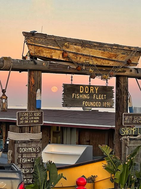 Newport Beach Pier, Dory Fish, Caribbean Party, Farm Entrance, Fishing Shack, Oyster Recipes, Fishing Shop, Pirate Halloween, Design Bar