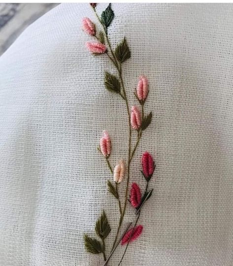 Sulaman Pita, Simple Hand Embroidery Patterns, Hand Embroidery Patterns Flowers, Floral Embroidery Patterns, Diy Embroidery Patterns, Basic Embroidery Stitches, Hand Embroidery Tutorial, Handmade Embroidery Designs, Hand Work Embroidery