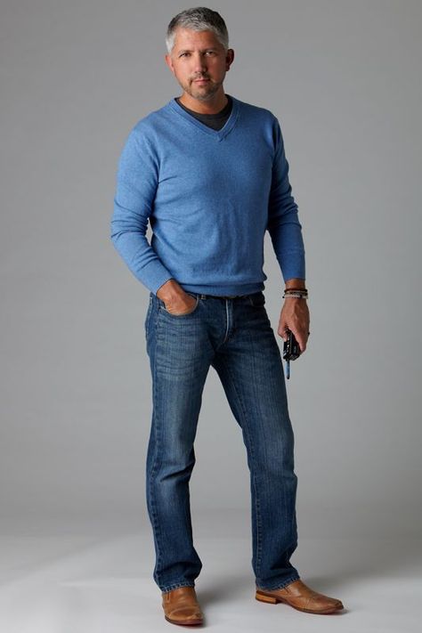 Dress Up Your Jeans - Seattle Mens Fashion Blog ~ 40 Over Fashion Clothes For Men Over 50, Older Mens Fashion, Men Over 50, Latest Clothes For Men, Mens Fashion Work, Mens Fashion Blog, Mode Casual, Relaxed Fit Jeans, Mens Fashion Summer