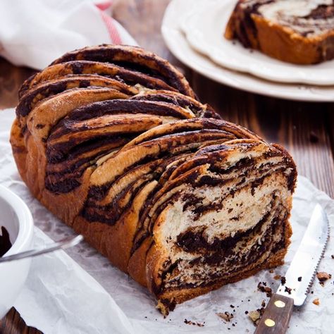 Brioche marbrée au Nutella® Brioche Nutella, Jewish Desserts, Best Food Gifts, Babka Recipe, Pane Dolce, Rich Cake, Chocolate Babka, Chocolate Roll, Swirled Bread