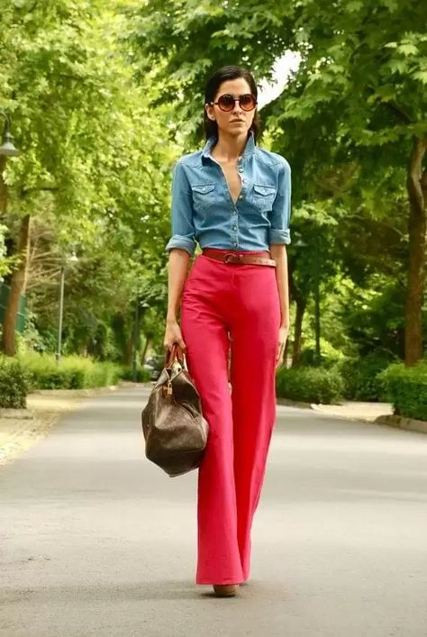 Sailor Pant Outfits-17 Ways to Wear Sailor Pants Fashionably Sailor Pants Outfit, Red Pants Fashion, Red Trousers Outfit, Red Pants Outfit, Red Trousers, Pants Outfits, Outfit Trends, Red Pants, Pantalon Large