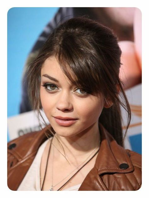 Sarah Hyland Short Hair, Bangs With Ponytail, Low Pony Hairstyles, Ponytail With Bangs, Short Hair Styles African American, Chic Ponytail, Loose French Braids, Short Hair Ponytail, Bangs Ponytail