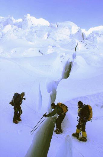 Ski Tricks, Everest Mountain, Ski Trip Packing, Snowboarding Aesthetic, Boulder House, Skiing Trip, Aesthetic Adventure, Trip Packing List, Climbing Everest