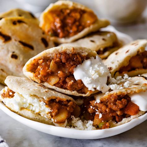 Gorditas Recipe Mexican, Gorditas Recipe, Easy Cornbread Recipe, Picadillo Recipe, Authentic Mexican Recipes, Traditional Mexican Dishes, Cornbread Easy, Recipe Mexican, Carne Guisada