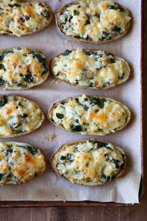 Spinach and Cheddar Twice-Baked Potatoes - Completely Delicious Asparagus Pancetta, Vegetarian Easter Recipes, Vegetarian Easter, Completely Delicious, Soup Appetizers, Queso Cheddar, Easter Dinner Recipes, Meat Dinners, Twice Baked