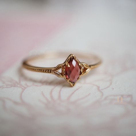 10K Gold Natural Garnet Marquise Shape Rose Cut Vintage - Etsy Vintage Rings 1920s, Simple Ring Designs Gold With Stone, Dainty Art Deco Ring, Gemstone Engagement Rings Marquise, Princess Cut Gemstone Ring, Golden Engagement Ring Vintage, Vintage Dainty Wedding Rings, Garnet Art Deco Ring, Hand Carved Engagement Ring