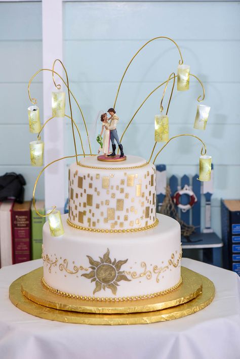 Rapunzel Wedding Theme, Bolo Rapunzel, Rapunzel Wedding, Tangled Wedding, Rapunzel Cake, Rapunzel Birthday Party, Disney Wedding Cake, Disney Bride, Disney Wedding Theme