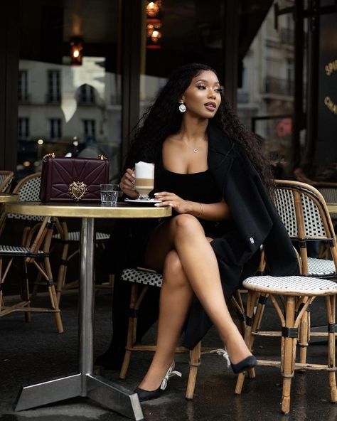 Stylish Office Wear, Deep Wave Brazilian Hair, Business Dress Women, Brazilian Deep Wave, Business Photoshoot, Branding Photoshoot Inspiration, Stylish Office, Black Femininity, Looks Black