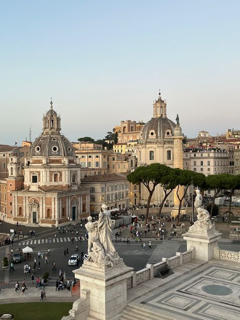 Rome City Aesthetic, Living In Rome Aesthetic, Rome Lifestyle, Roma Aesthetic, Italian Museum, Rome Summer, Places Aesthetic, Rome Architecture, Rome Aesthetic