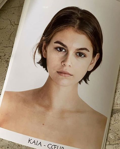 Short Hair Kaia Gerber, Kaia Gerber Short Bob, Kaia Gerber Hair Short, Kaia Gerber Short Haircut, Kaia Gerber Hair, Above The Shoulder Haircuts, French Haircut, Instagram Polaroid, Cindy Crawford Daughter