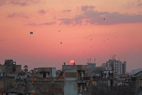 Uttarayan Kite Festival, India Kite Flying Photography India, Kite Festival Photography, Flying Photography, New Instagram Logo, Go Fly A Kite, Kite Festival, End Of Winter, Kite Flying, Snapchat Picture