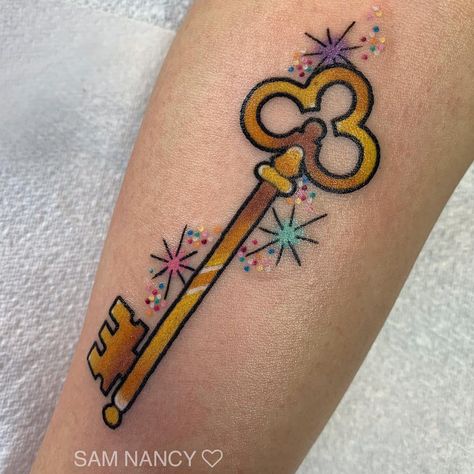 Disney Key Tattoo, Skeleton Key Tattoo, Key Tattoo, Dragon Tattoos, Zodiac Tattoos, Tattoos Skull, Architecture Tattoo, Funny Tattoos, Celebrity Travel