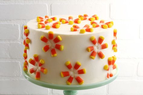 Candy Corn Cake Candy Corn Ice Cream, Candy Corn Desserts, Fall Cakes Decorating, Corn Ice Cream, Ice Cream Diy, Candy Corn Cake, Corn Cake, Seasonal Baking, Ice Cream Decorations