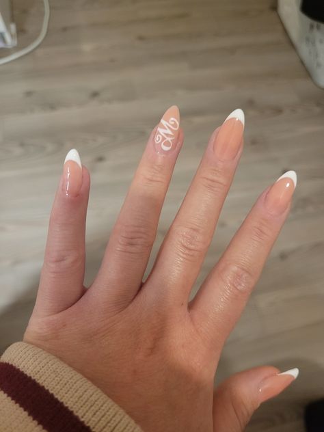 French nails Almond Nails Designs With Initial, Letter A On Nails Design, Almond Nails With Letter, Nail Designs Letters Initials, French Nails With Letter, Letter M On Nails, Letter M Nails, Nail Letter Designs, M Initial On Nail