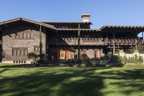 How houses were cooled before air conditioning - Curbed American Neighbourhood, Gamble House Pasadena, Mansions Victorian, Craftsman Houses, Gamble House, Historical Houses, Craftsman Homes, American Craftsman, Pasadena California