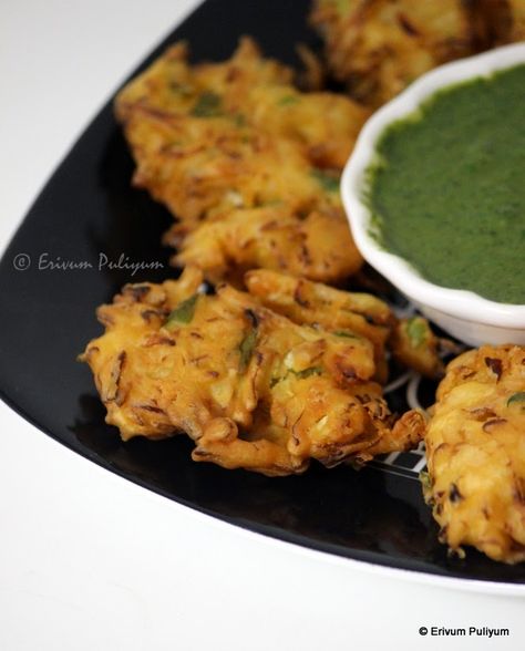 Gobhi Pakoda, Cabbage Pakora, Quick Foods, Pakora Recipe, Snow Showers, Pakora Recipes, Sri Lankan Recipes, India Food, Stuffed Banana Peppers