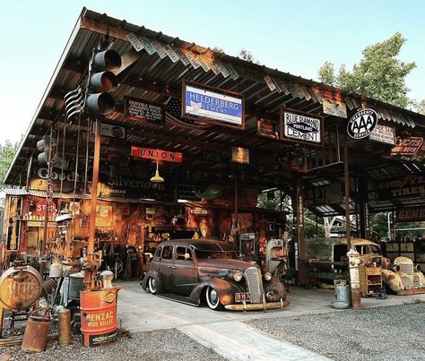 Barn Workshop Ideas, 50s Garage, Garage Aesthetic, Industrial Garage, Garage Design Interior, Mobile Coffee Shop, Creative Woodworking, Car Barn, Barn Garage