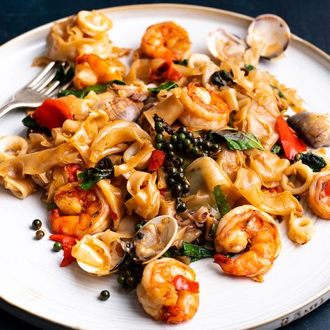 Spicy Seafood Drunken Noodles - Marion's Kitchen Pad Kee Mao, Marion Grasby, Spicy Seafood, Marion's Kitchen, Green Peppercorn, Drunken Noodles, Thai Street Food, Refreshing Food, Asian Inspired Recipes