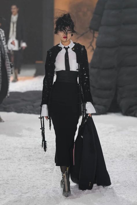 Thom Browne Brings Some Much-Needed Showmanship to New York Fashion Week - Fashionista Runway Gowns, Fashion Week Outfit, Runway Outfits, Next Fashion, Fashion Week Runway, Fall 2024, Thom Browne, New York Fashion Week, New York Fashion