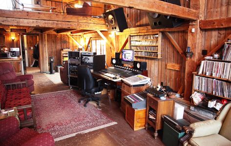 Rustic style recording studio includes vinyl storage, vintage rugs and furniture. Timber frame construction. Music Room Office, A-frame Interior, Dj Room, Home Music Rooms, Studio Cabin, Recording Studio Design, Timber Frame Construction, Recording Studio Home, Studio Build