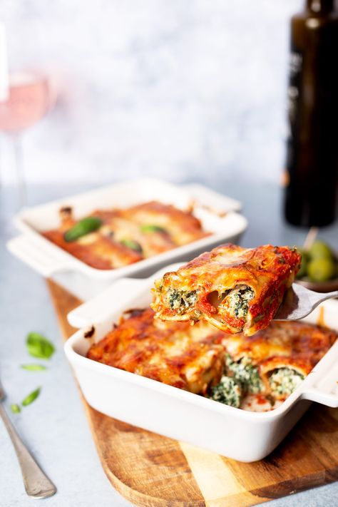 Spinach and Ricotta Cannelloni Spinach And Ricotta Cannelloni Recipes, Canolli Recipe, Spinach And Ricotta Cannelloni, Caneloni Recipe, Spinach Cannelloni, Ricotta Cannelloni, Cook Zucchini, Cannelloni Recipes, Romantic Breakfast