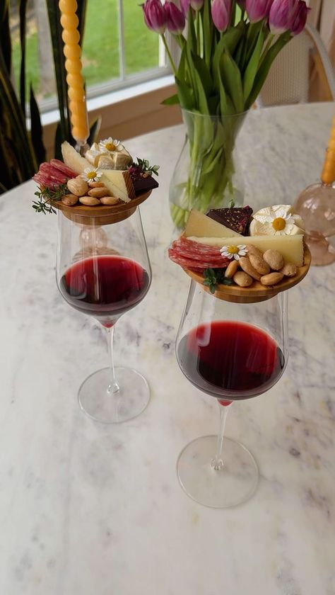 Carolyn Covington | American Wine Girl ™ | Wine Glass Charcuterie Topper 🍷✨Comment WINE and I’ll send you the link to these! The link is also posted in my stories! 🔗 I love these… | Instagram Charcuterie Wine Glass Topper, Charcuterie In Wine Glasses, Charcuterie Wine Topper, Wine Flights Ideas, Wine Event Ideas, Wine Tablescape, Wine Tasting Snacks, Wine Night Ideas, Wine Night Food