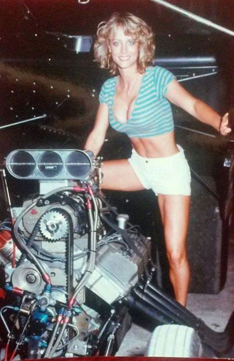 Linda Vaughn, Funny Car Drag Racing, Racing Girl, Drag Racing Cars, Drag Racer, Drag Cars, Car Girl, Car Girls, Vintage Racing