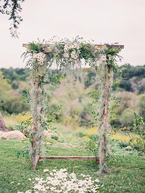 inspiration | bohemian wedding arbor with daisies | via: magnolia rouge Arch Inspiration, Backdrop Boho, Diy Wedding Arch, Wedding Arbors, Wedding Arch Rustic, Macrame Wedding, Wedding Arbour, Arch Decoration Wedding, Enchanted Wedding