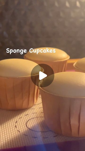 Fluffy Cupcake Recipe, Sponge Cupcake Recipe, Sponge Cupcakes, Crazy Cake Recipes, Fluffy Cupcakes, Sponge Recipe, Crazy Cake, How To Make Cupcakes, Kinds Of Desserts