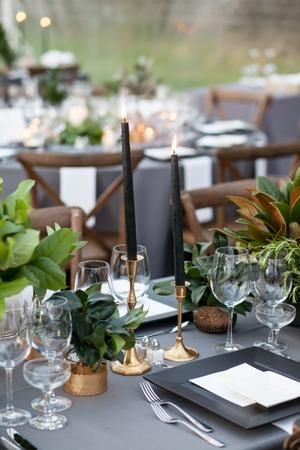 A Classic Tented Reception Under the Stars Christmas Dining Table Decorations, 21 Dinner, Dining Table Decorations, Industrial Wedding Inspiration, Christmas Dining Table Decor, Tented Reception, Green Weddings, Boat Wedding, Green Tablecloth