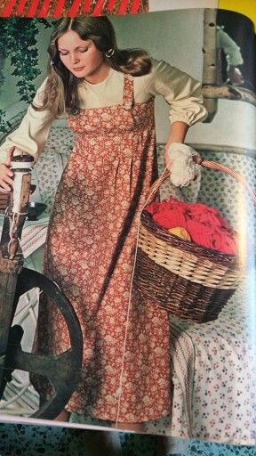 Edwardian Revival 70s, Pioneer Aesthetic, Kenzie Fashion, Prarie Dresses, Pioneer Fashion, Slavic Fashion, Autumnal Style, 70s Fashion Women, Prairie Core