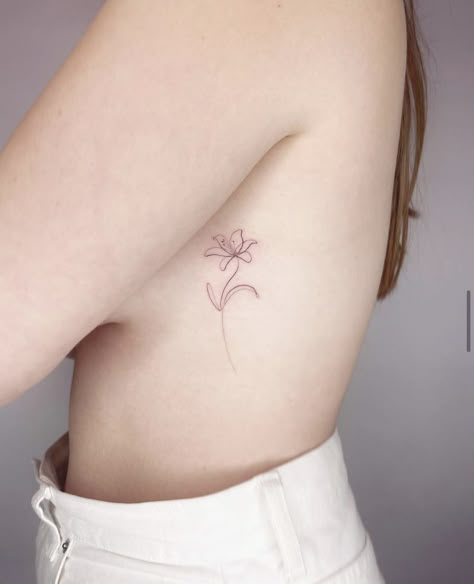 Small Lily Tattoo, Lilly Flower Tattoo, Girl Rib Tattoos, Jasmine Tattoo, Ribs Tattoo, Flower Tattoo On Ribs, Small Rib Tattoos, Lillies Tattoo, Lily Flower Tattoos