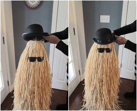 Cousin Itt {Halloween prop} | Easy and budget friendly DIY Halloween prop| DIY Addams Family prop| Step-by-step tutorial for DIY Cousin Itt | DIY Dollar store Halloween decorations| Upcycled tomato cage to Halloween decoration | Before & After | TheNavagePatch.com Adams Family Halloween, Family Props, Cousin Itt, Cousin It, Diy Halloween Dekoration, Minecraft Decoration, Halloween Chalkboard, Dollar Store Halloween Decorations, Unique Halloween Decorations